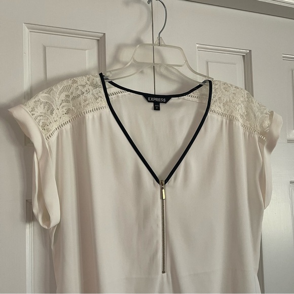 EXPRESS Off White Lace Shoulder w/Black Trim and Zipper Detail SIZE L - Picture 4 of 7
